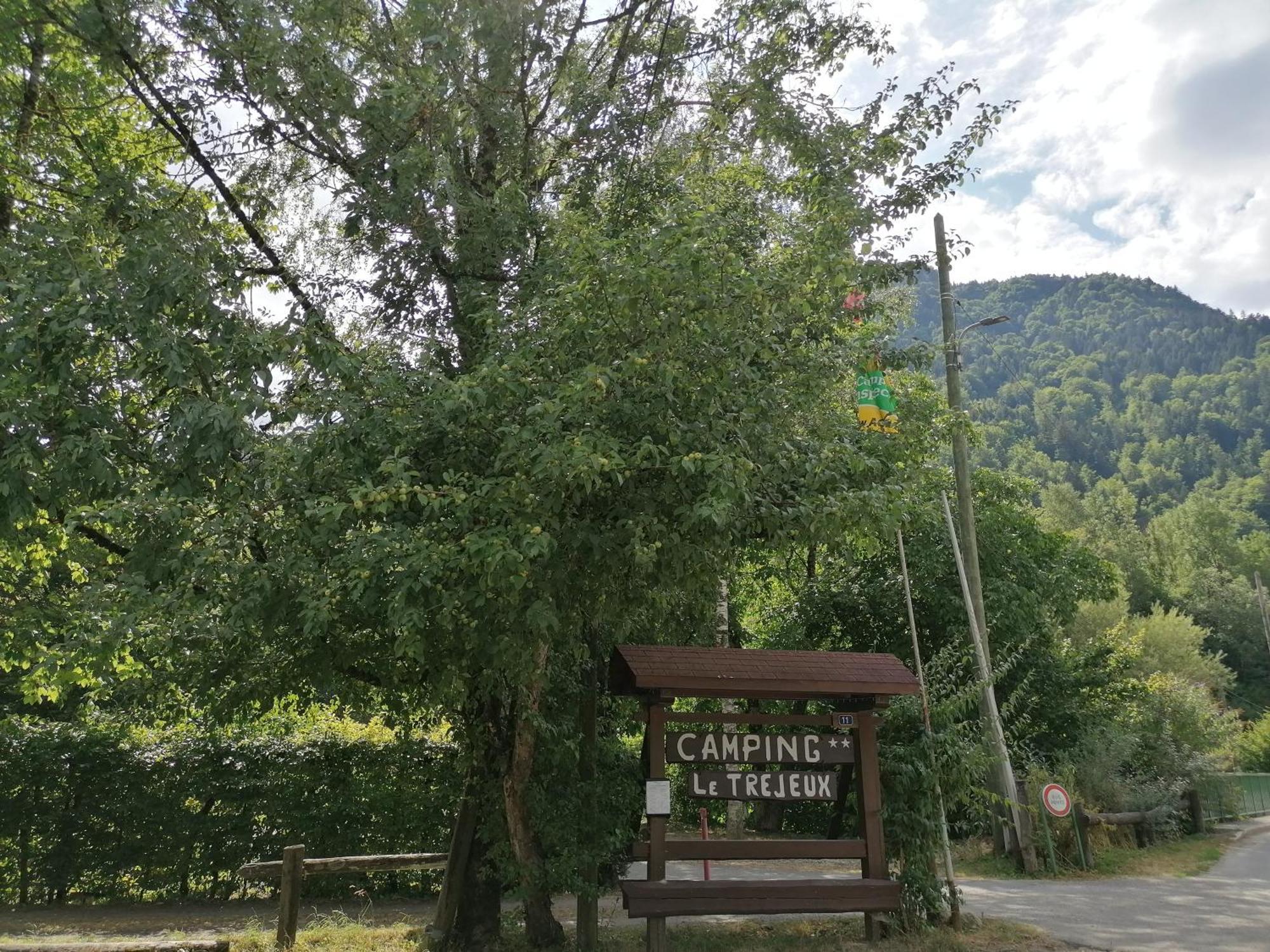 Camping Le Trejeux - Petit Chalet Thônes Εξωτερικό φωτογραφία